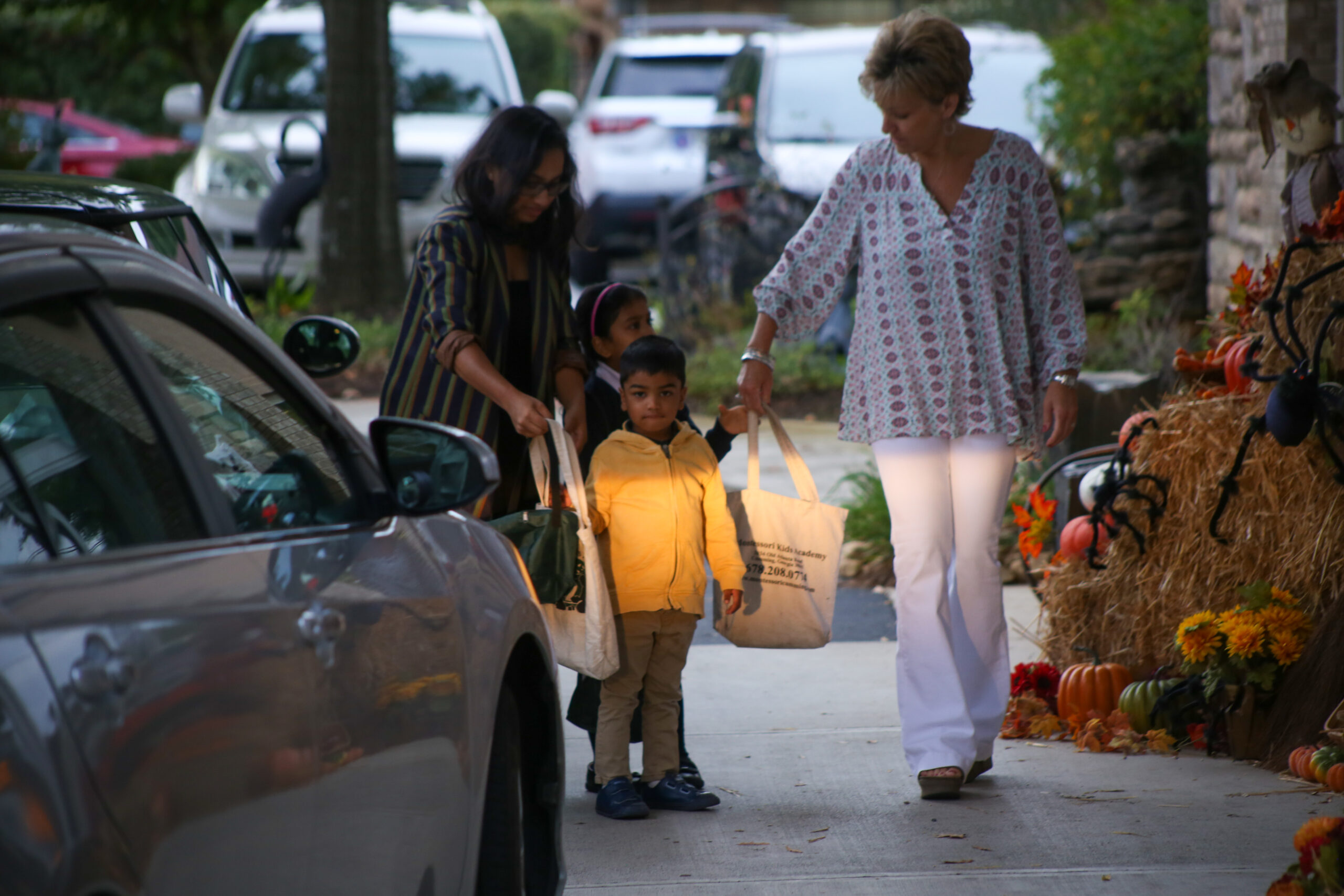 parents dropping kids to school